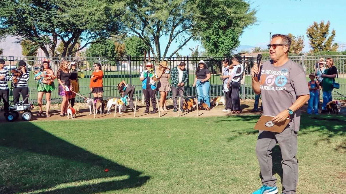 Antonio Baciu speaking at dog park event with Cathedral City residents